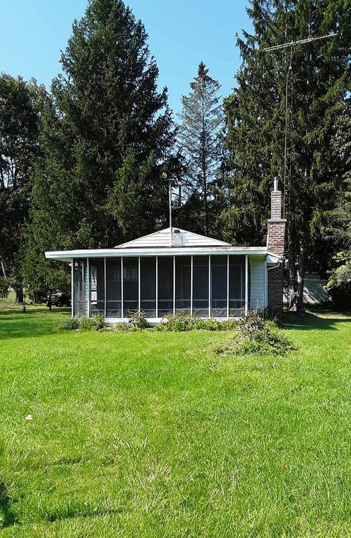 3751 Strawberry Hill Rd, Hillsdale, MI 49242
