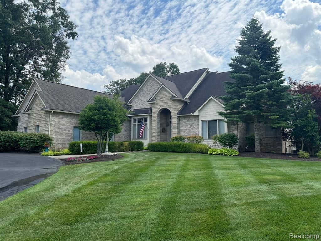9790 Nature Valley Dr, Brighton, MI 48114 SingleFamily Home for Sale MLS 20240039398
