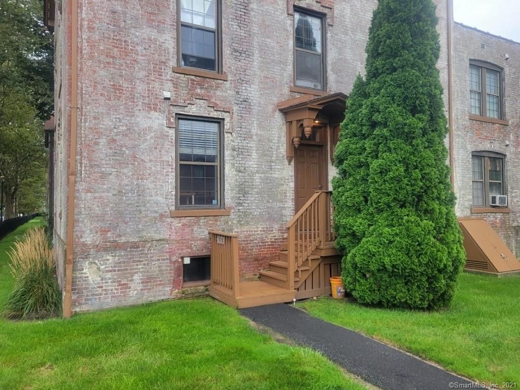 101 Huyshope Ave #1A, Hartford, CT 06106