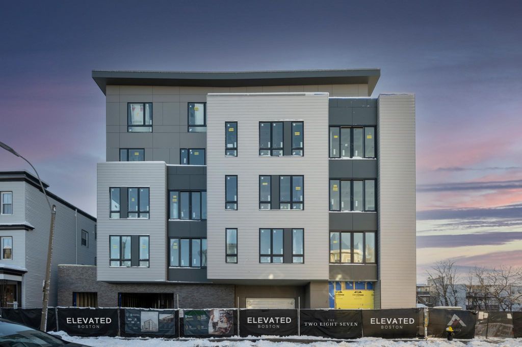 287 Maverick St #201, Boston, MA 02128
