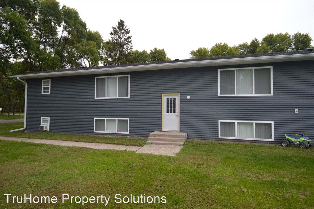 107 Cottonwood St, Grand Forks, ND 58201