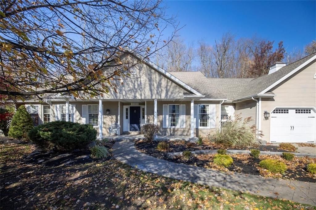 8388 Black Walnut Dr, East Amherst, NY 14051 3 Bed, 3 Bath Single