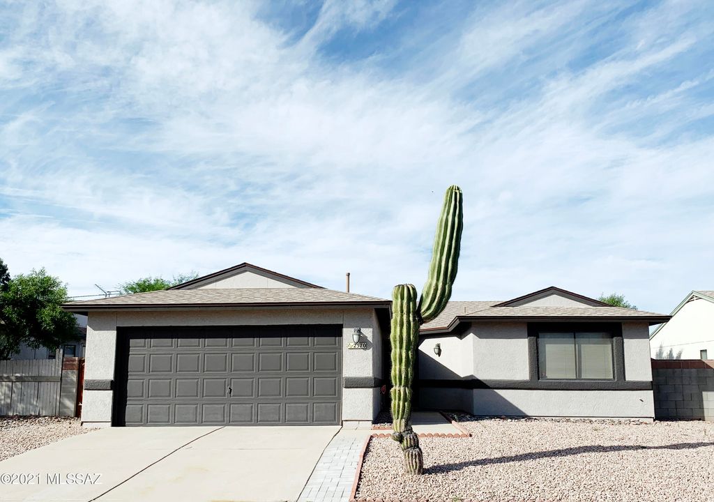 2570 W Lazybrook Dr, Tucson, AZ 85741
