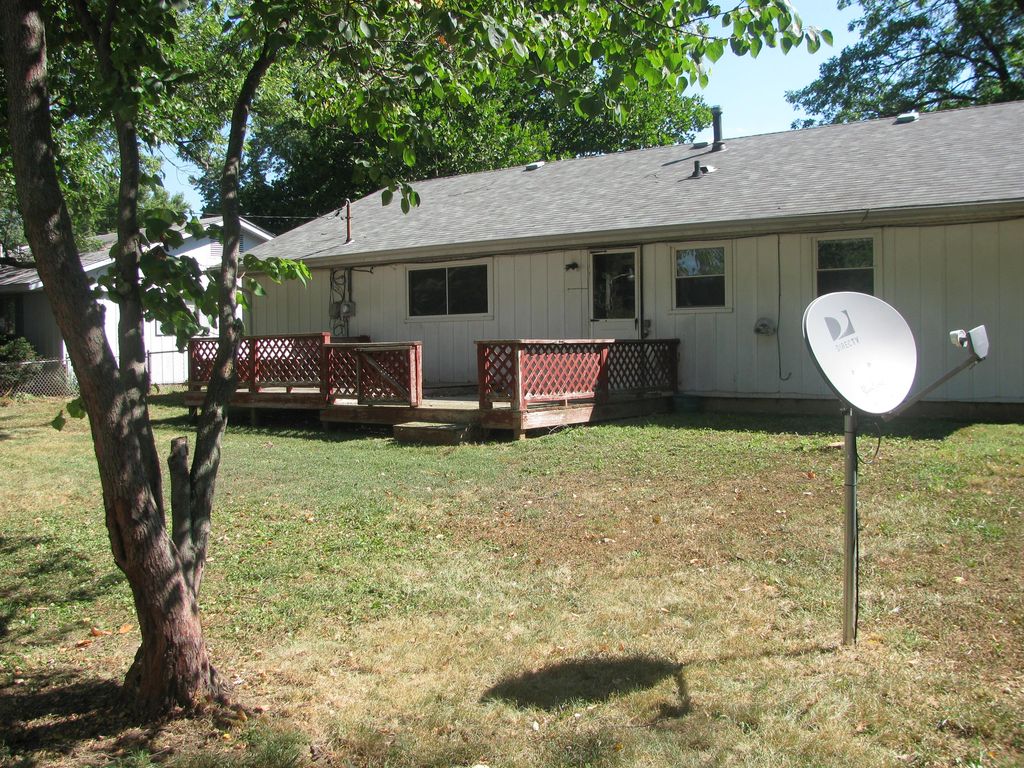 809 Maplepark Dr, Champaign, IL 61821