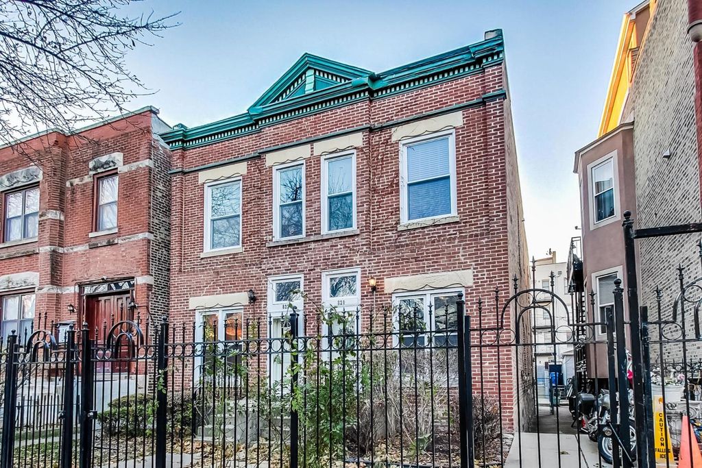 820 S Claremont Ave, Chicago, IL 60612