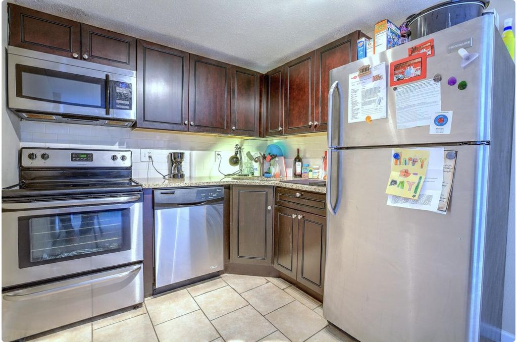 4049 W Pine Blvd, Saint Louis, MO 63108