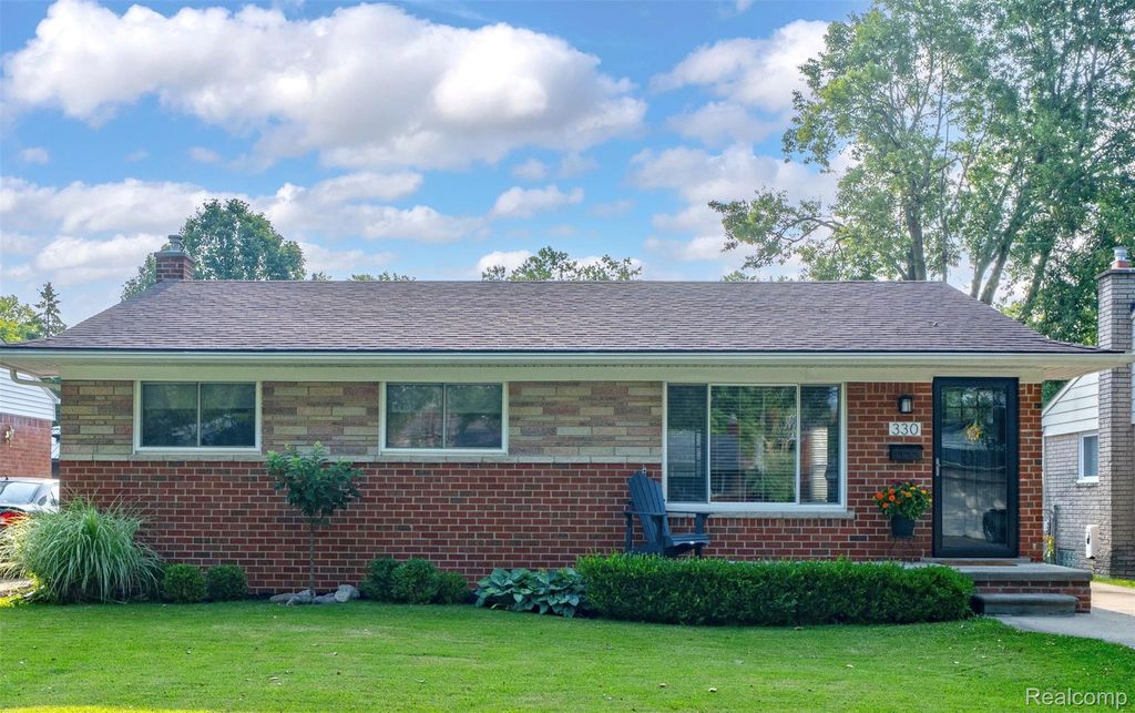 330 N  Batchewana St, Clawson, MI 48017