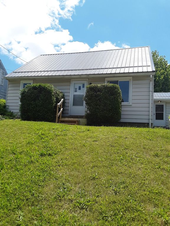 714 7th St NE, North Canton, OH 44720