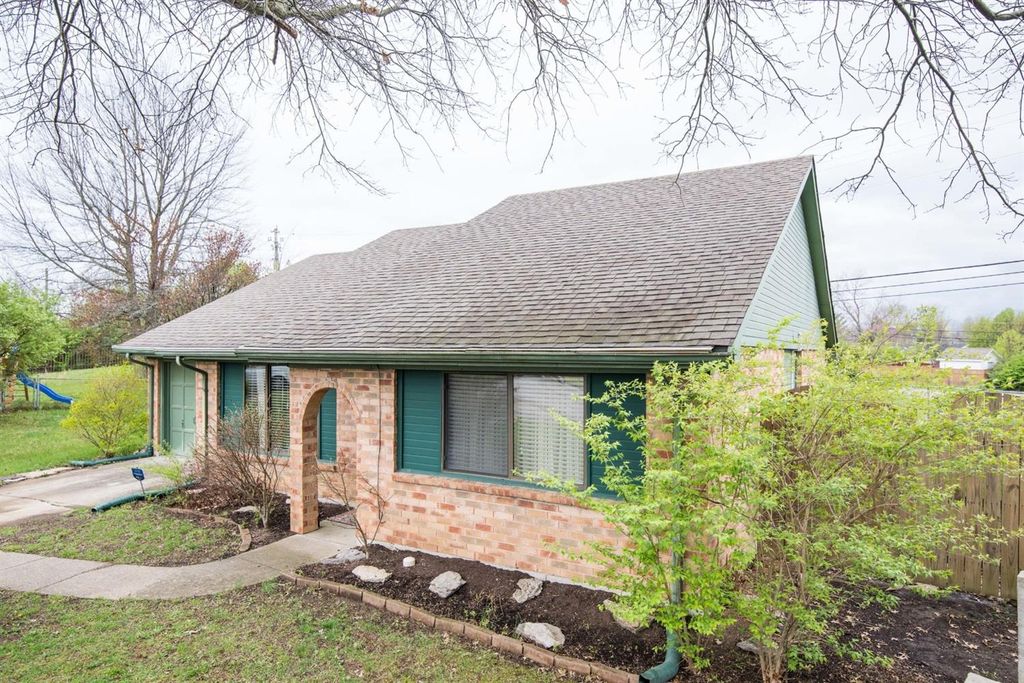 1500 Chadwick Dr, Lexington, KY 40515