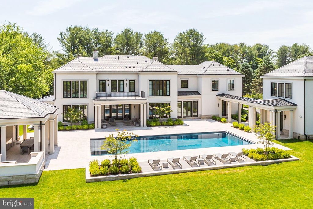 8905 Holly Leaf Ln, Bethesda, MD 20817
