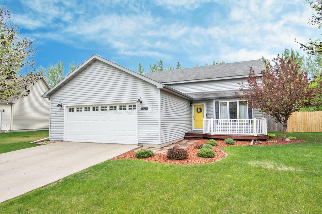 5219 W Lanark Dr, Grand Forks, ND 58203