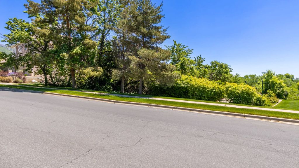 2222 Summerwood Dr, Layton, UT 84040