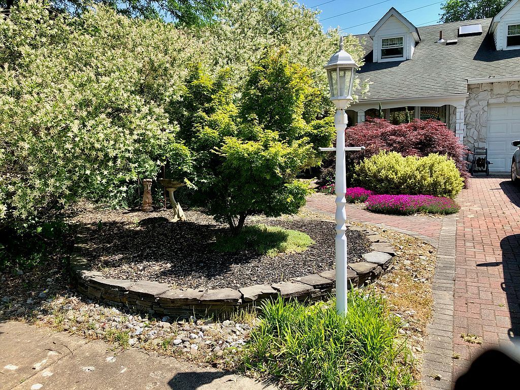 4 Sandpiper Dr, Voorhees, NJ 08043