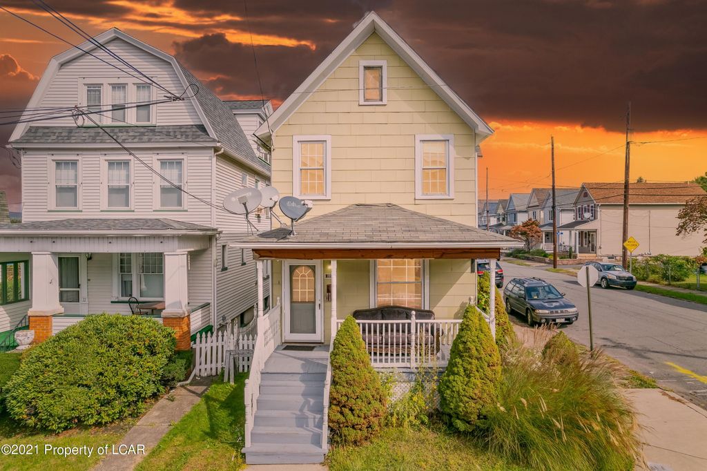 10 Oxford St, Hanover Township, PA 18706