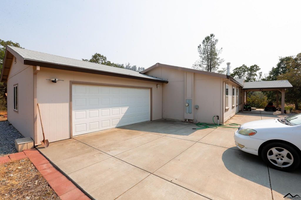 15624 N North Siskiyou Loop, Corning, CA 96021