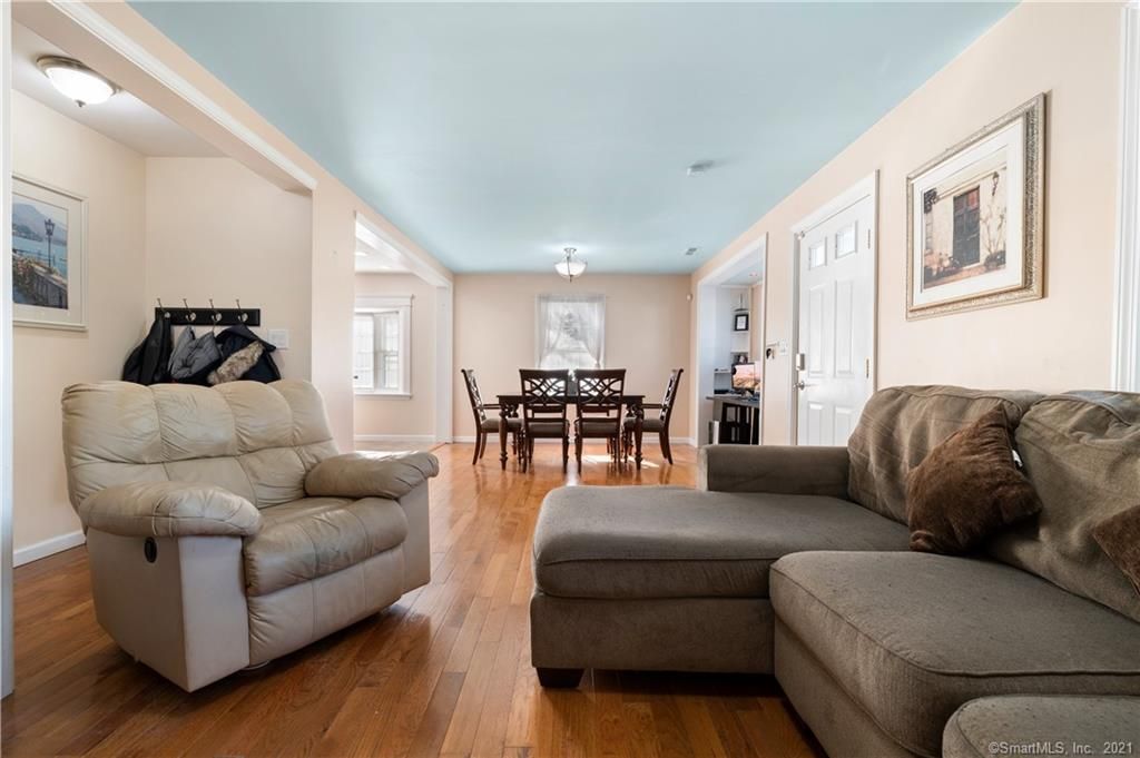 130 Hollister Dr, East Hartford, CT 06118