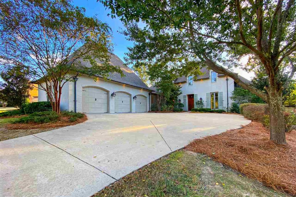 140 Fenwick Cir, Madison, MS 39110