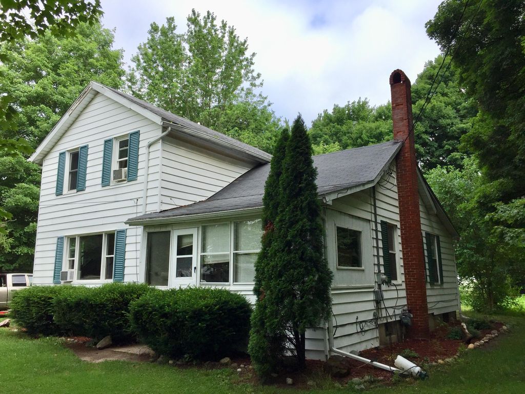 512 W Jackson Dr, Tekonsha, MI 49092