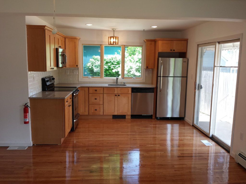 65 Washington Rd, Hamden, CT 06518