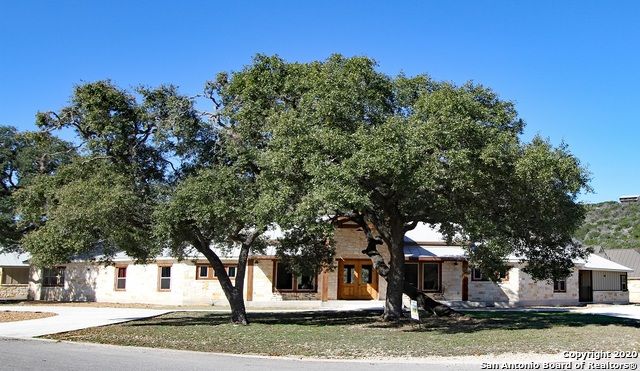 11 Skipping Stone Ln, Concan, TX 78838