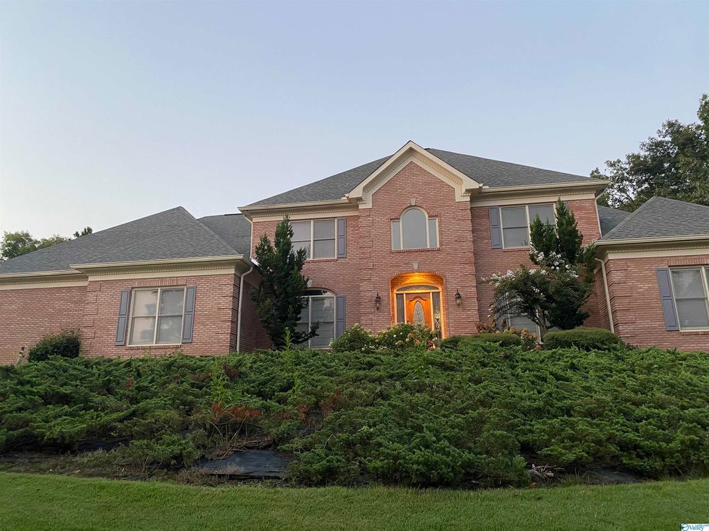 309 Inglewood Dr, Anniston, AL 36206