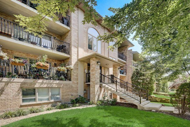 4407 Pershing Ave #2S, Downers Grove, IL 60515