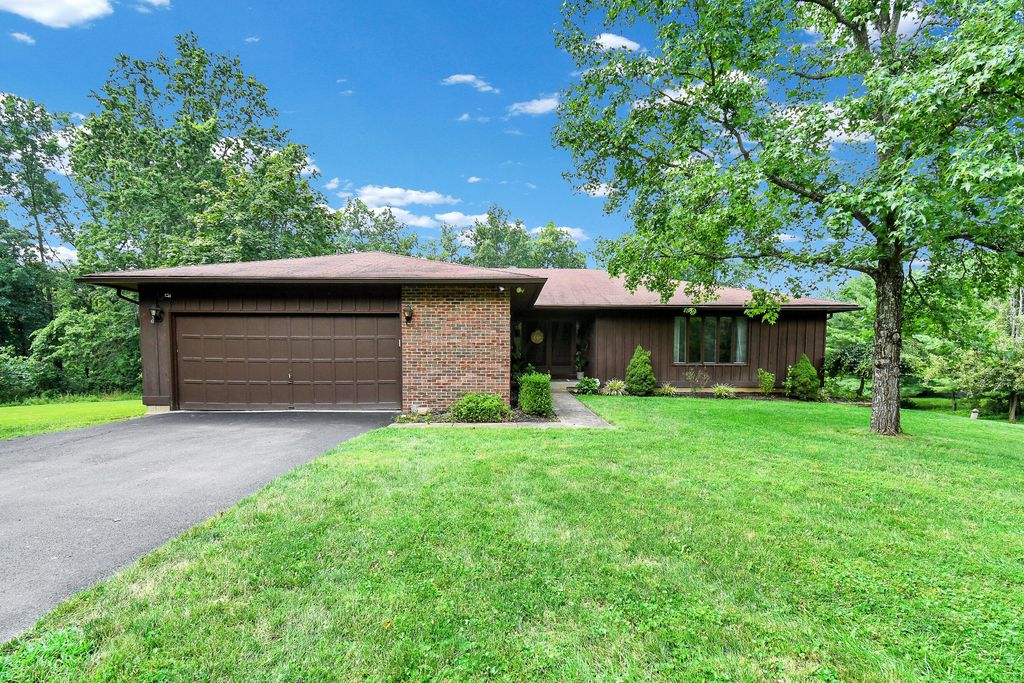 8369 Manitou Dr, Westerville, OH 43081