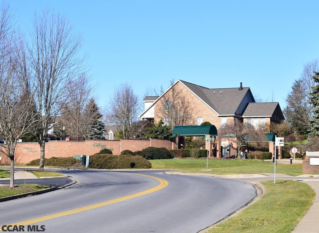 205 Village Heights Dr, State College, PA 16801