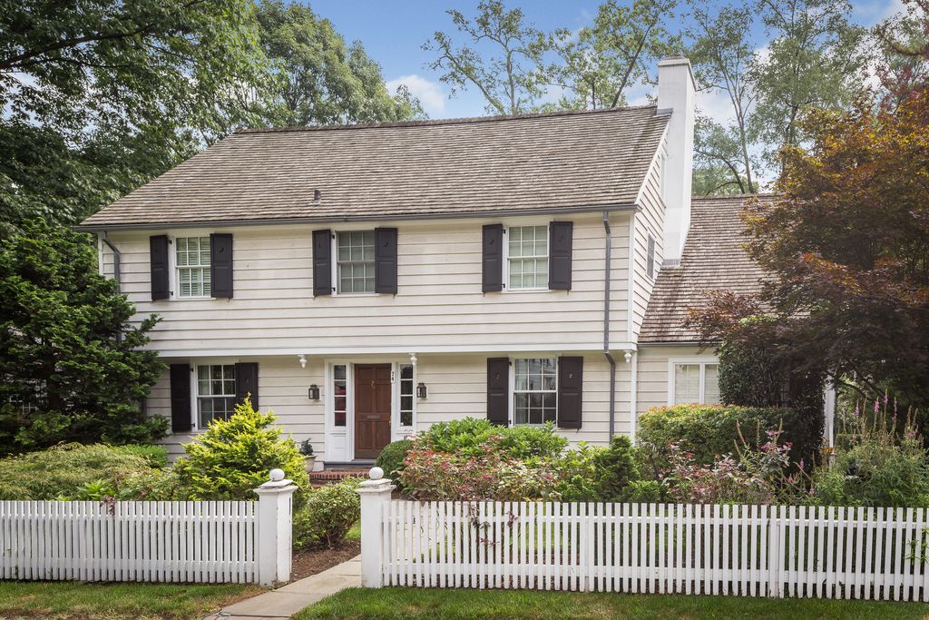 74 Park Ave, Bronxville, NY 10708