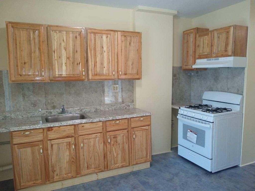 44 Lincoln Ave #2, Brooklyn, NY 11208