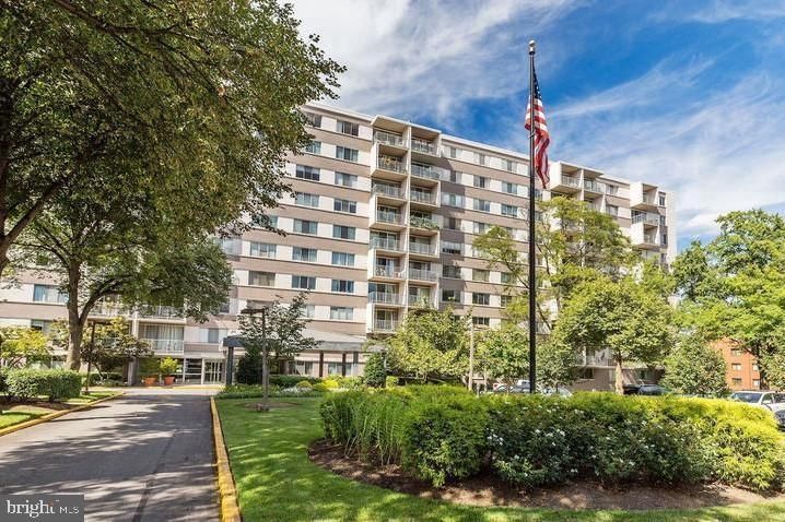 4977 Battery Ln #1-1020, Bethesda, MD 20814