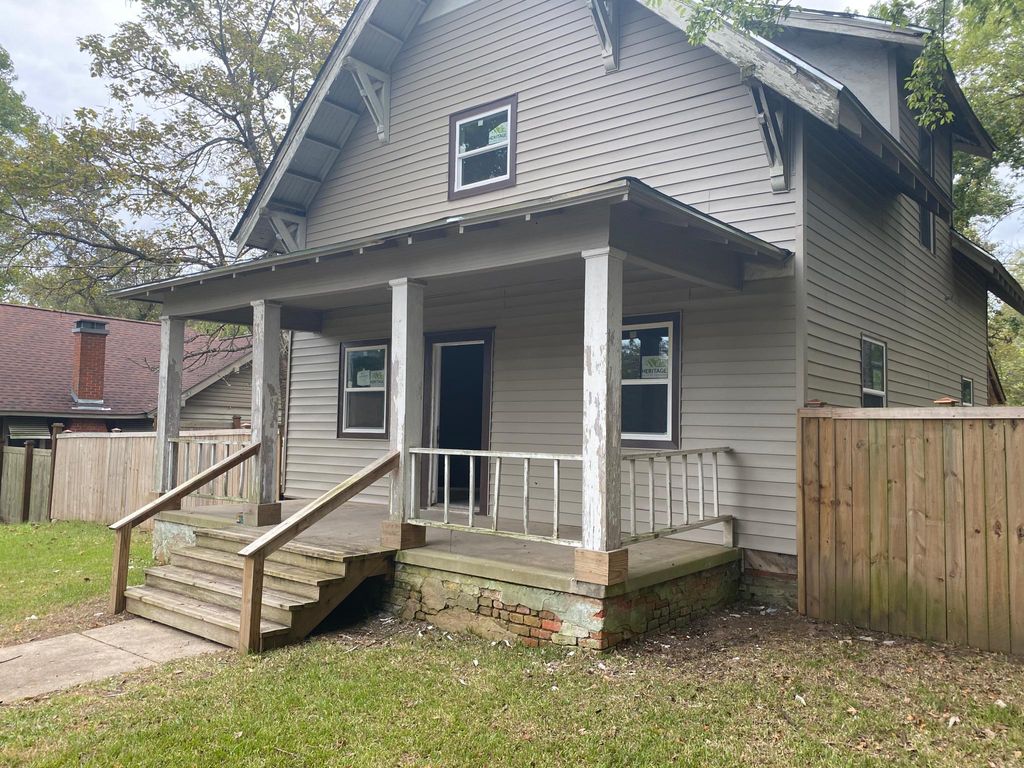 1802 W Houston St, Marshall, TX 75670