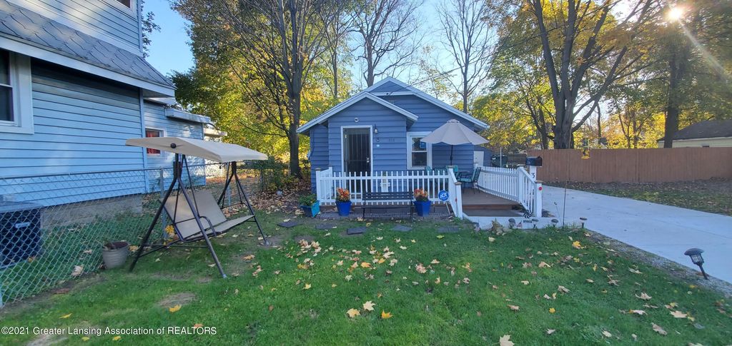 318 E Greenlawn Ave, Lansing, MI 48910