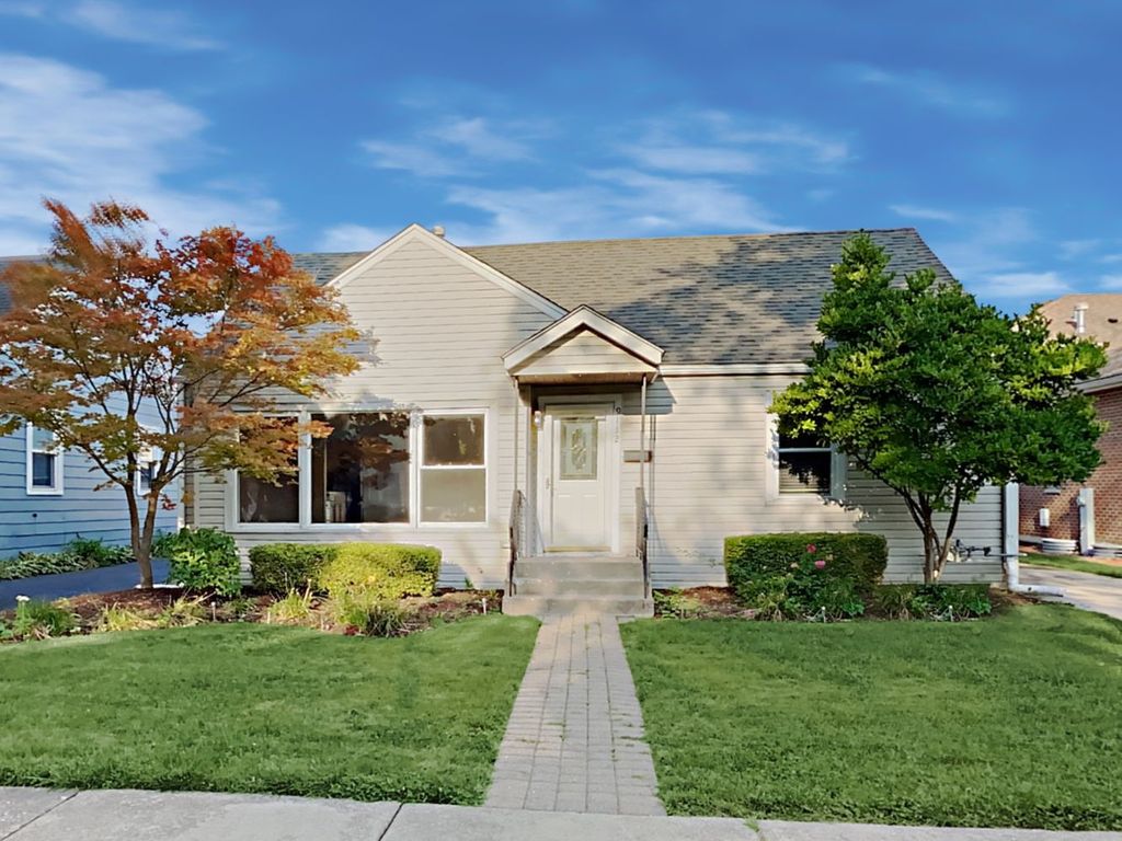 9112 S 53rd Ct, Oak Lawn, IL 60453