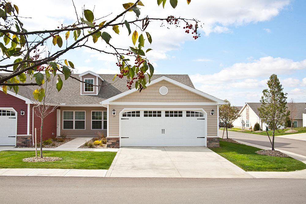 713 Mosby Ln, Louisville, OH 44641