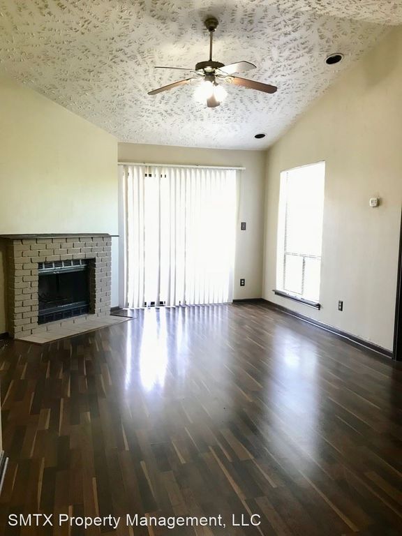 430 Lindsey St #4B, San Marcos, TX 78666