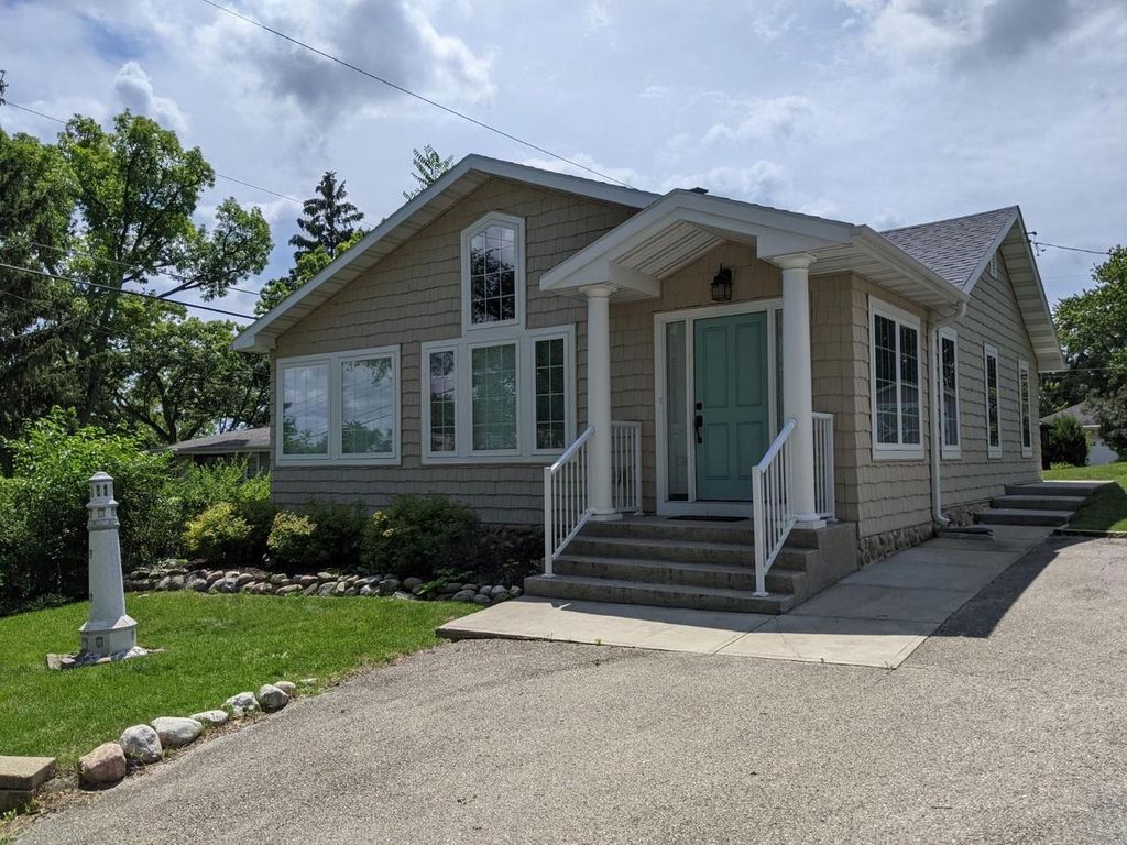 4231 Maple Dr, Delavan, WI 53115