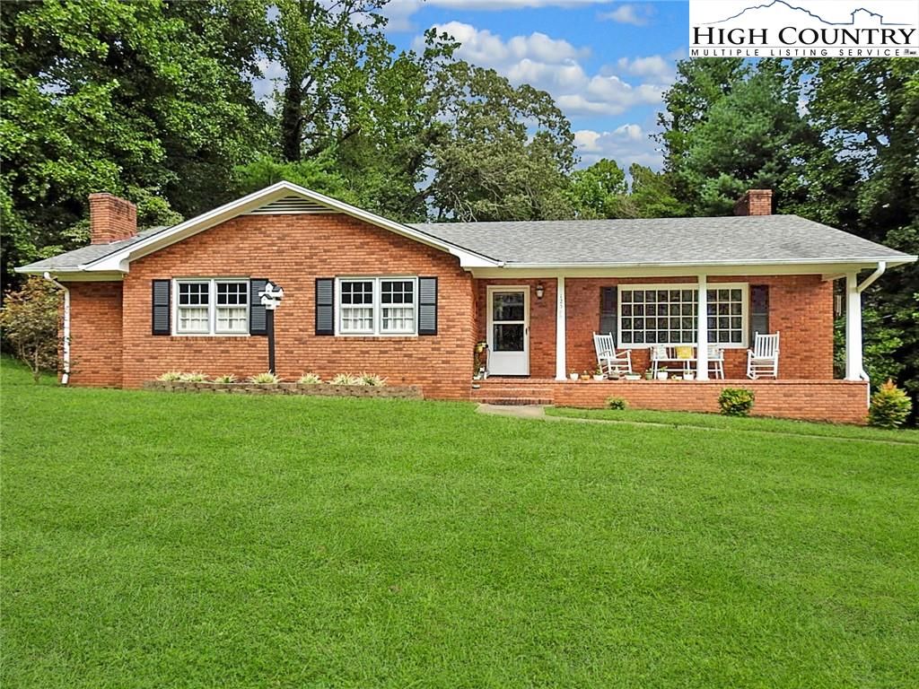 125 James St, Elkin, NC - 3 Bed, 2 Bath Single-Family Home - 15 Photos