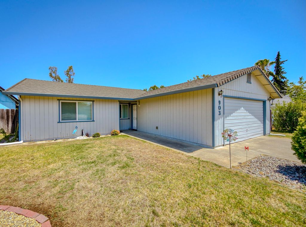 903 Partridge Dr, Redding, CA 96003