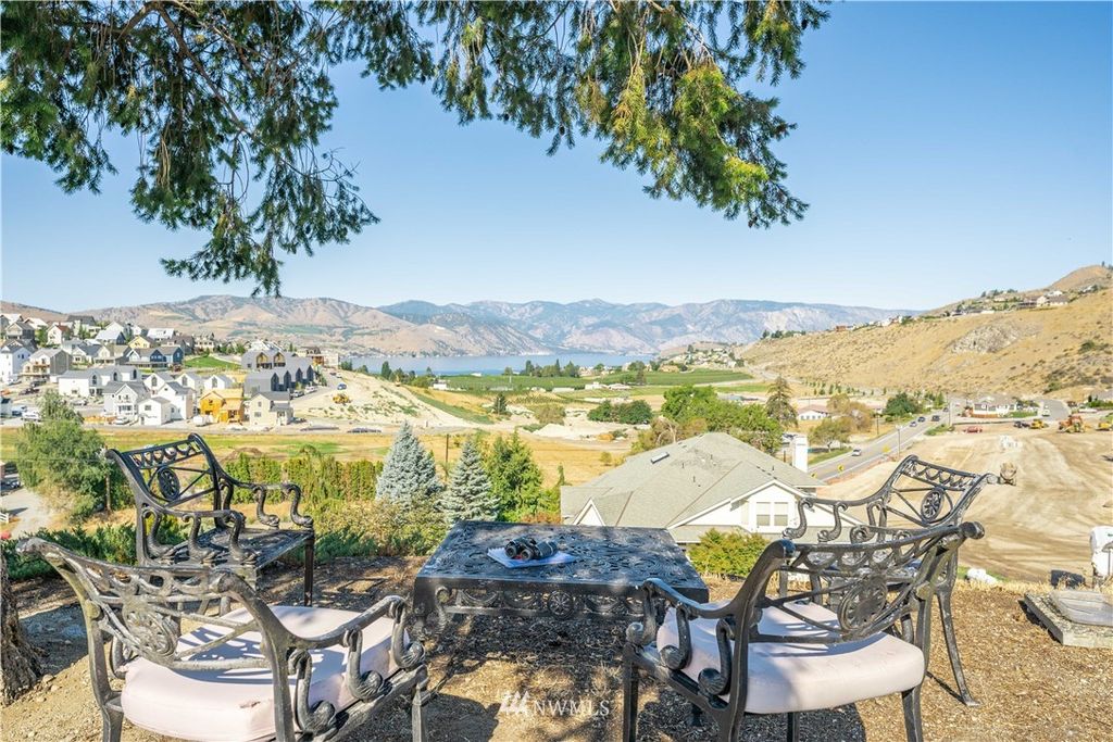 680 Golf Course Rd, Chelan, WA 98816