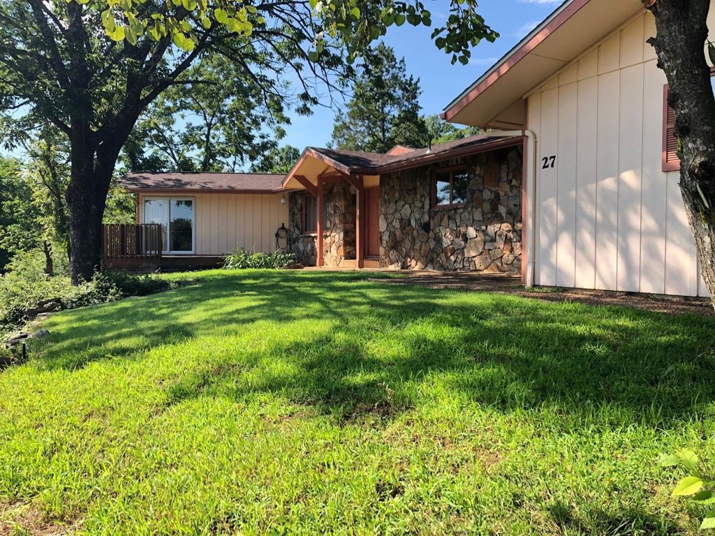 27 Redbud Ln, Kimberling City, MO - 3 Bed, 3 Bath Single-Family Home