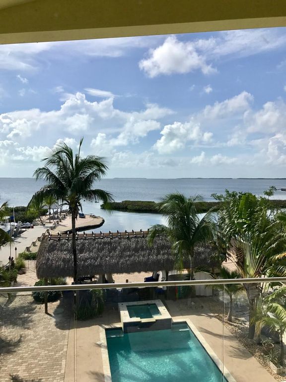 290 Buttonwood Shores Dr, Key Largo, FL 33037
