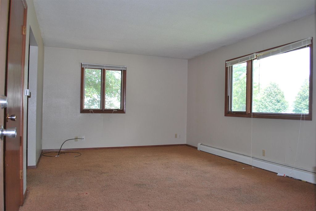256 32nd St NW, Cedar Rapids, IA 52405