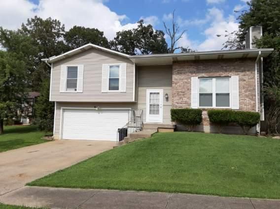 696 Cottonwood Dr, Radcliff, KY 40160