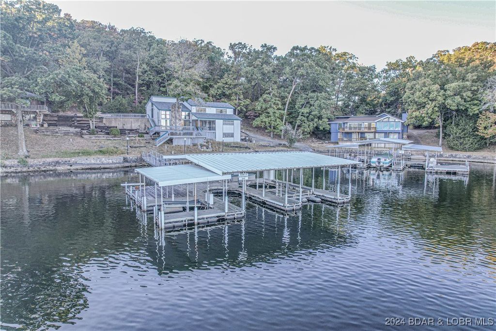38 Oak Rd, Lake Ozark, MO 65049
