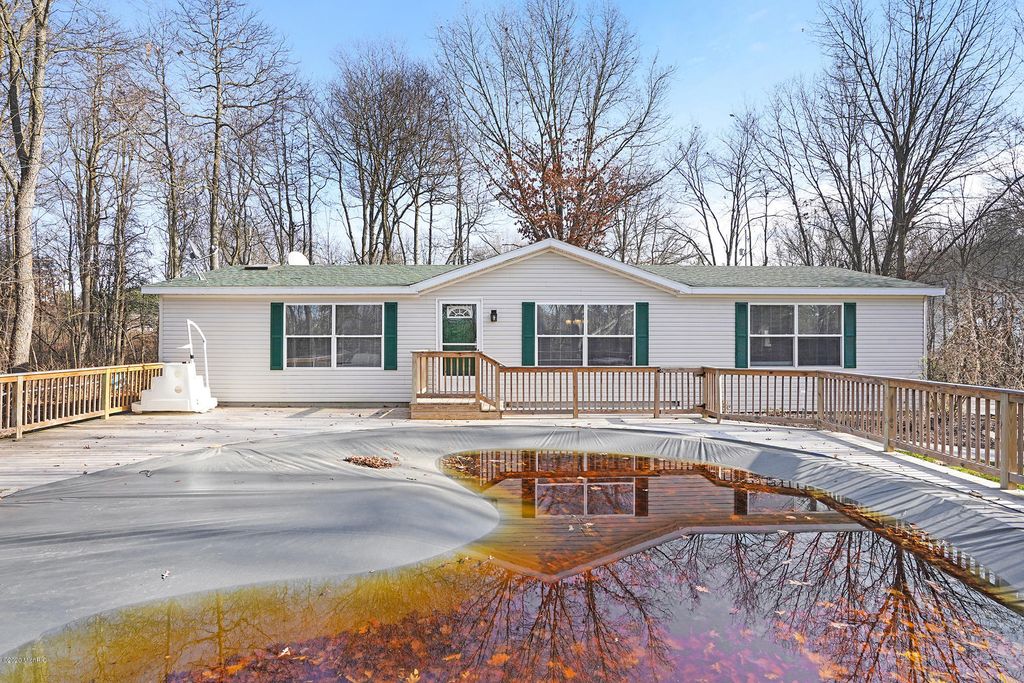 9240 Ingalls Rd, Belding, MI 3 Bed, 2 Bath SingleFamily Home 24