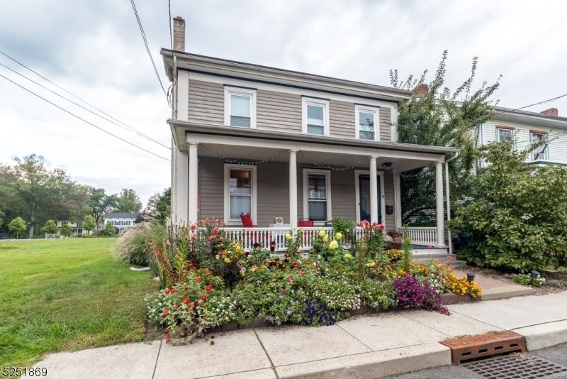 9 2nd st, Frenchtown, NJ 08825