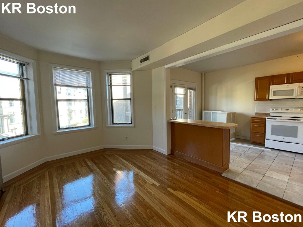 1125 Commonwealth Ave #5, Allston, MA 02134
