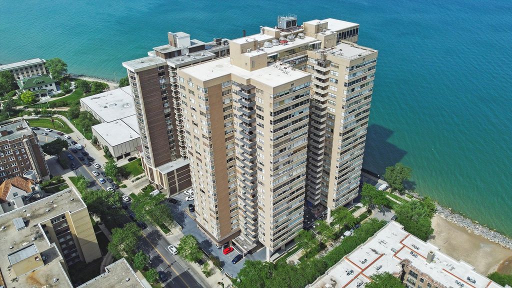 6301 N Sheridan Rd #3D, Chicago, IL 60660