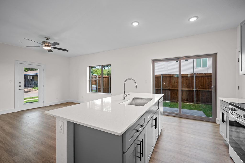 7370 Rural Ave, Dallas, TX 75235